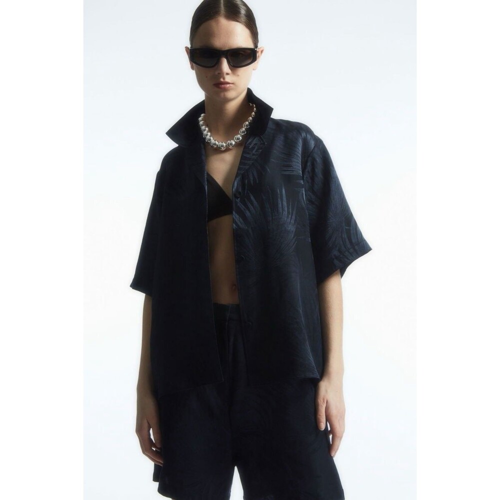 COS Boxy Camp Shirt Women Sz 2 Navy Jacquard Short Sleeve Modern Minimalist EUC